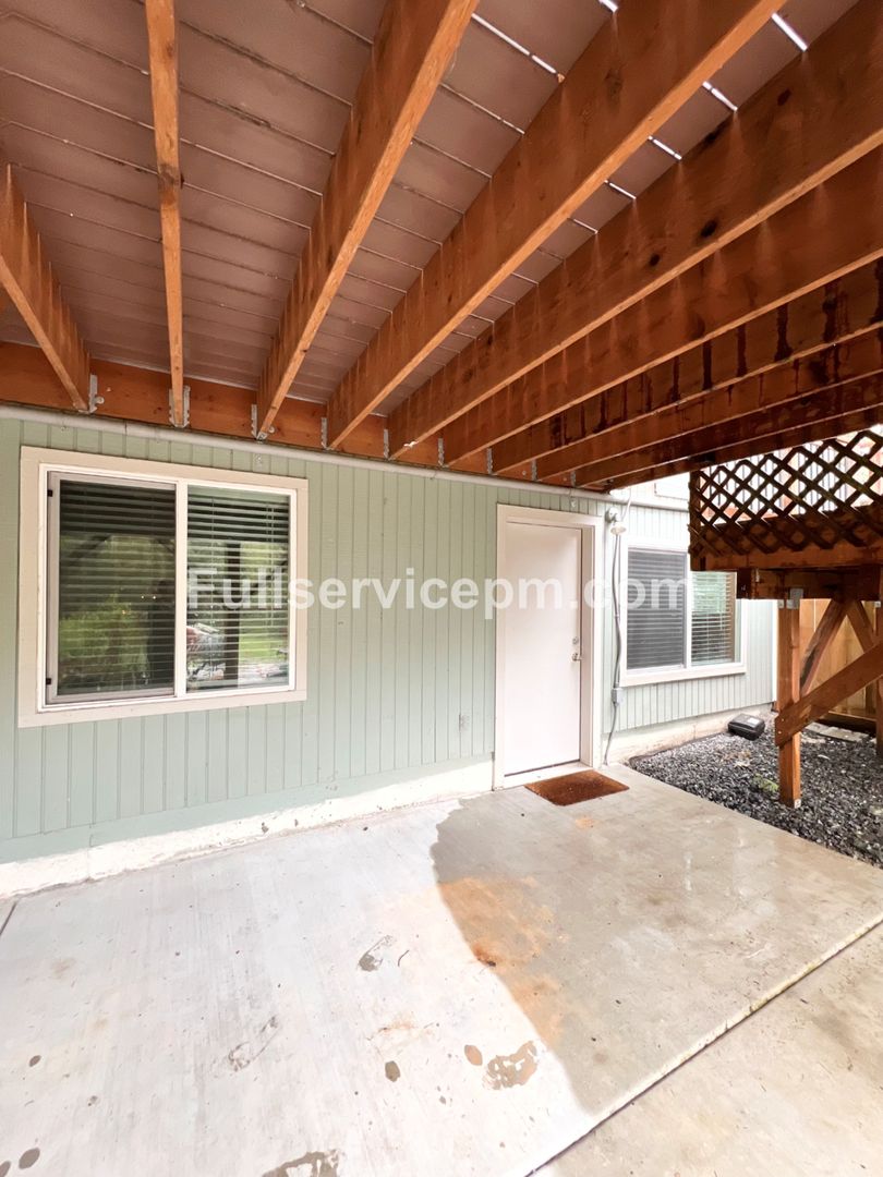 Woodinville Apartment: 24226 75th Ave SE, #A-C