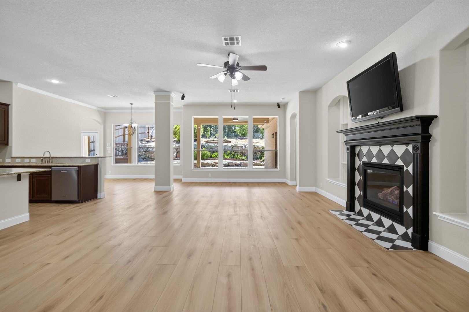 San Antonio House: 18910 Honey Mesquite