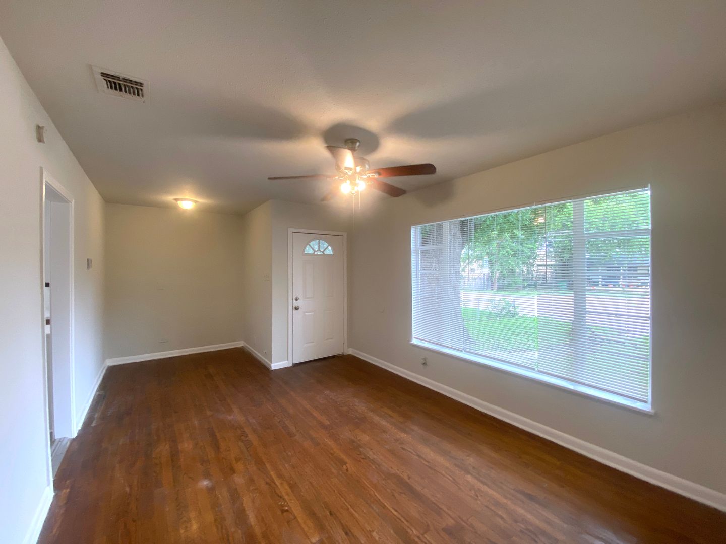 San Antonio House: 158 Weizmann St
