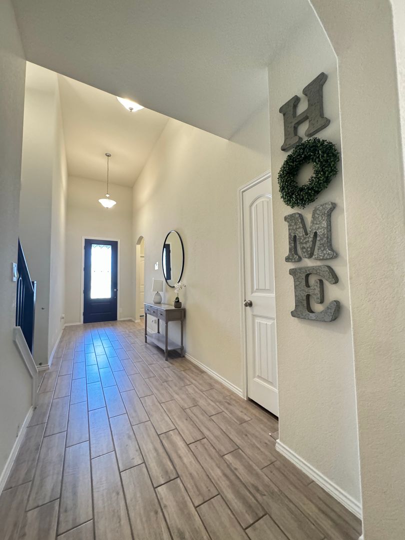 San Antonio House: 12514 Thrall