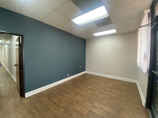 Office space 1000 sqft Central located