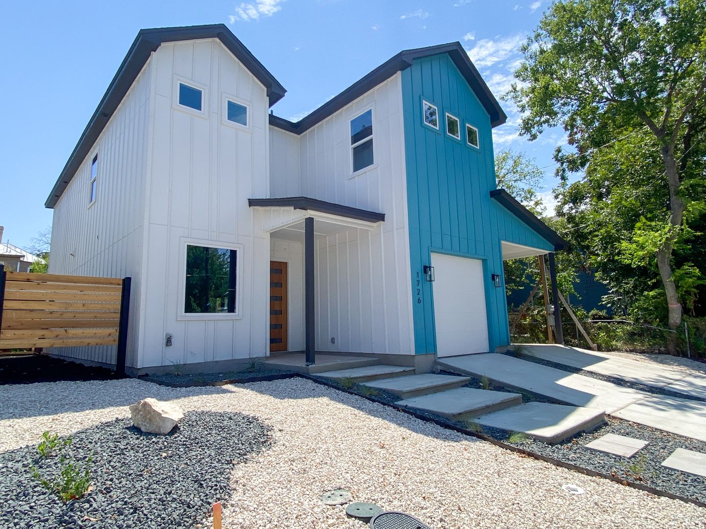 San Antonio House: 1726 N Olive