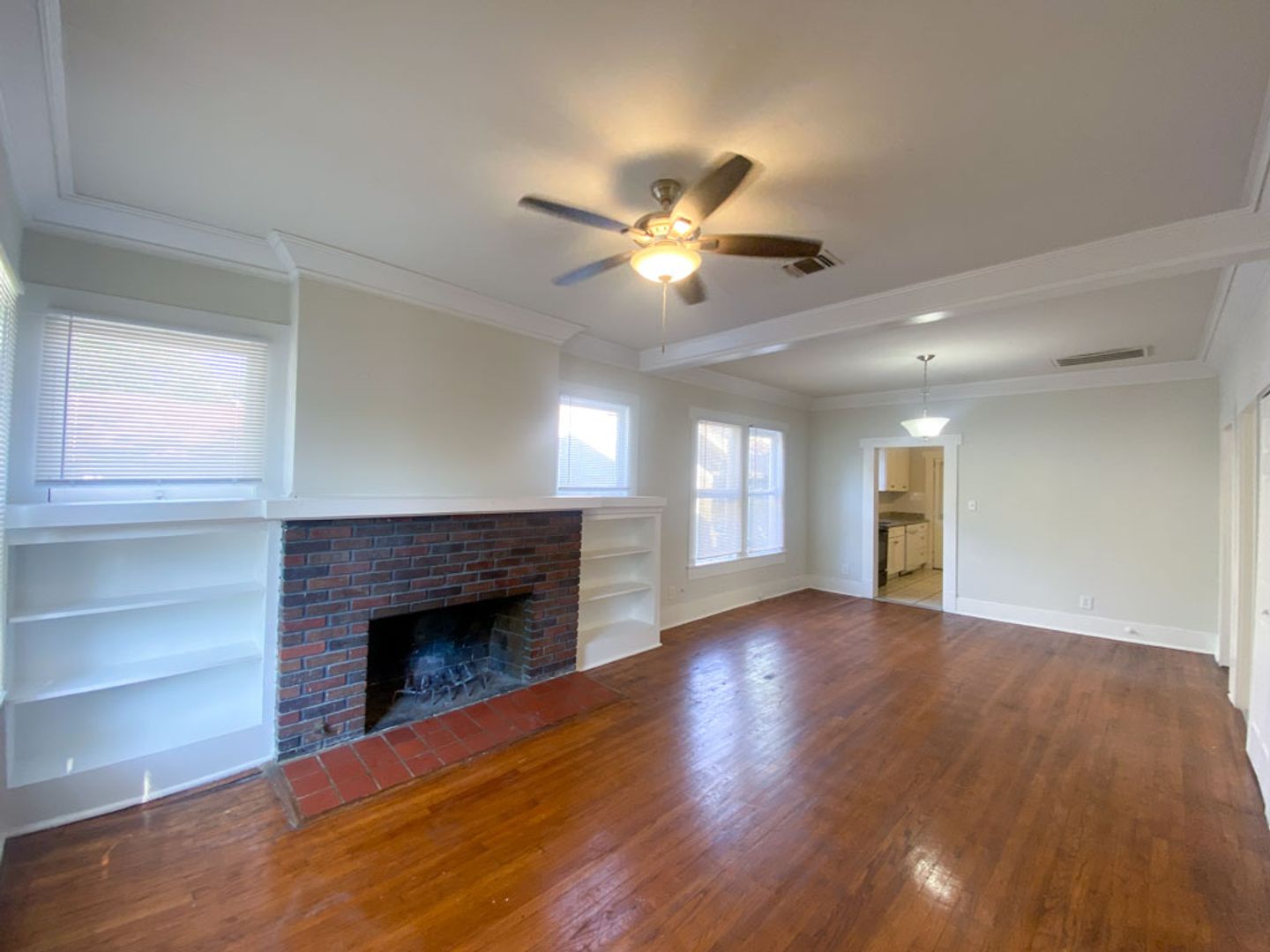 San Antonio House: 231 University Ave