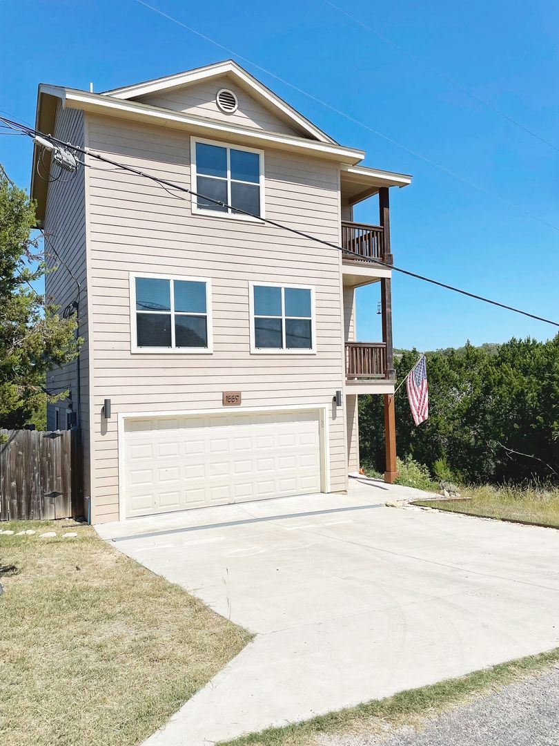 Canyon Lake House: 1889 Windmere