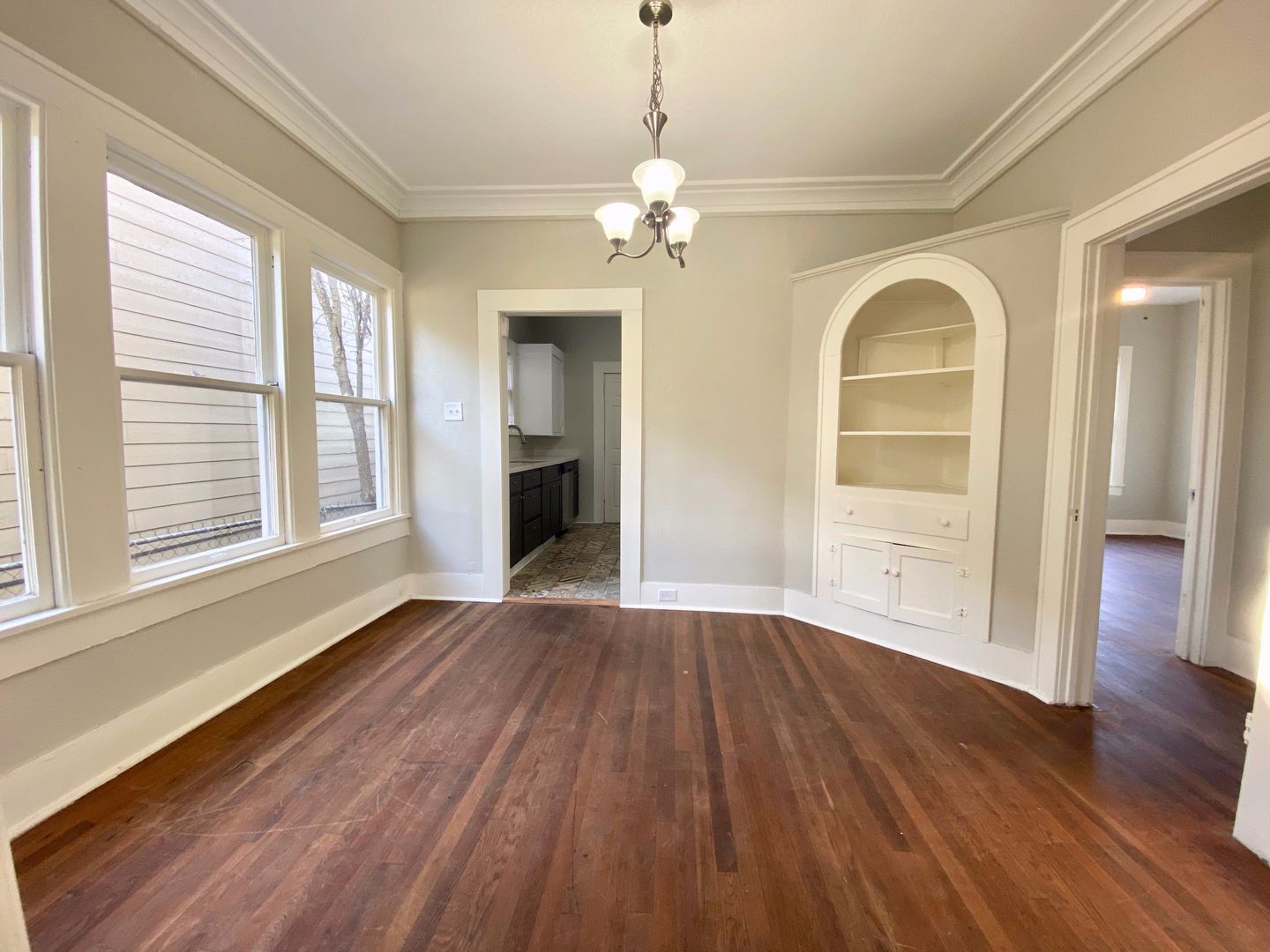 San Antonio House: 1047 E Highland