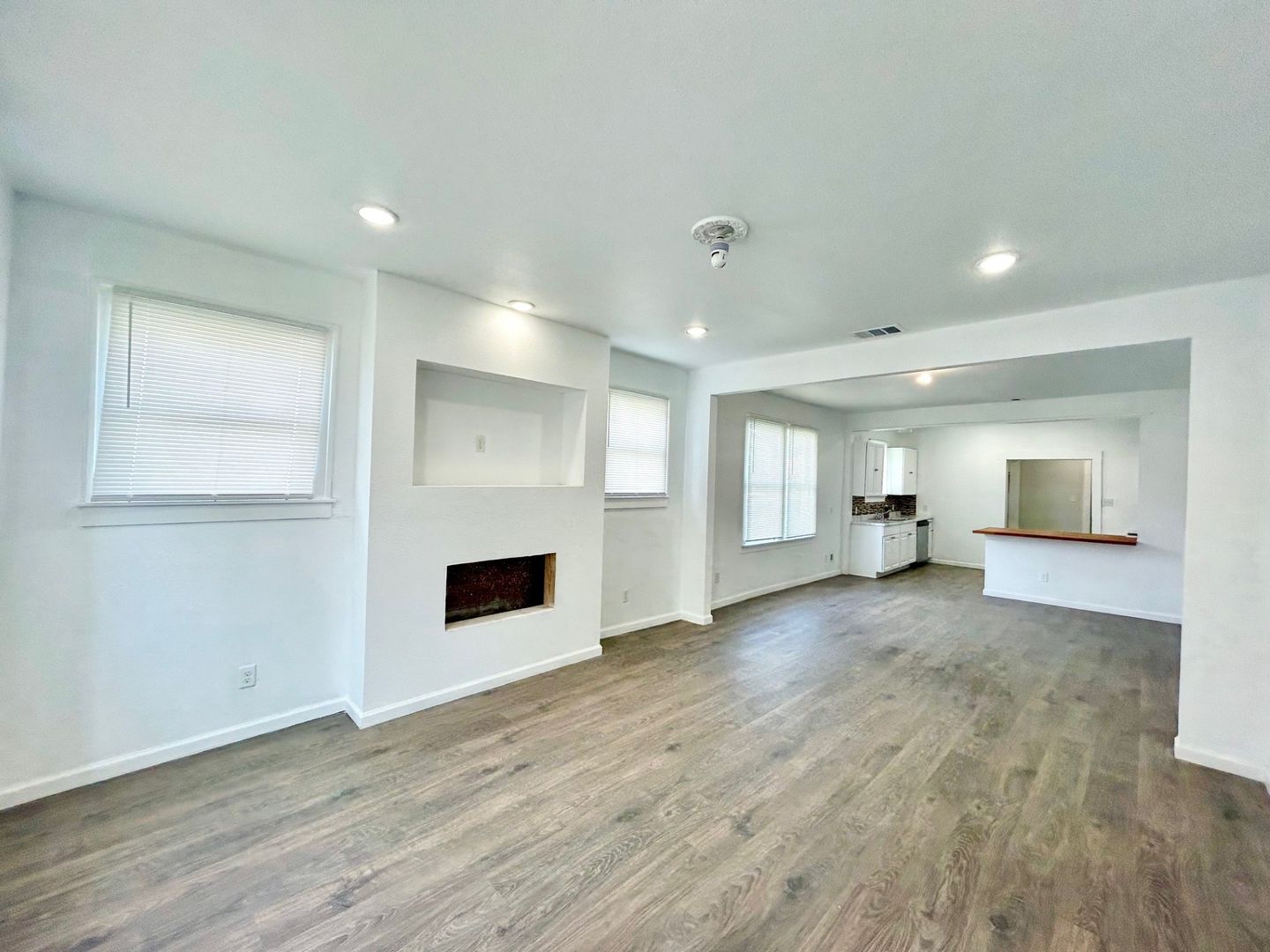 San Antonio House: 2623 W Houston St