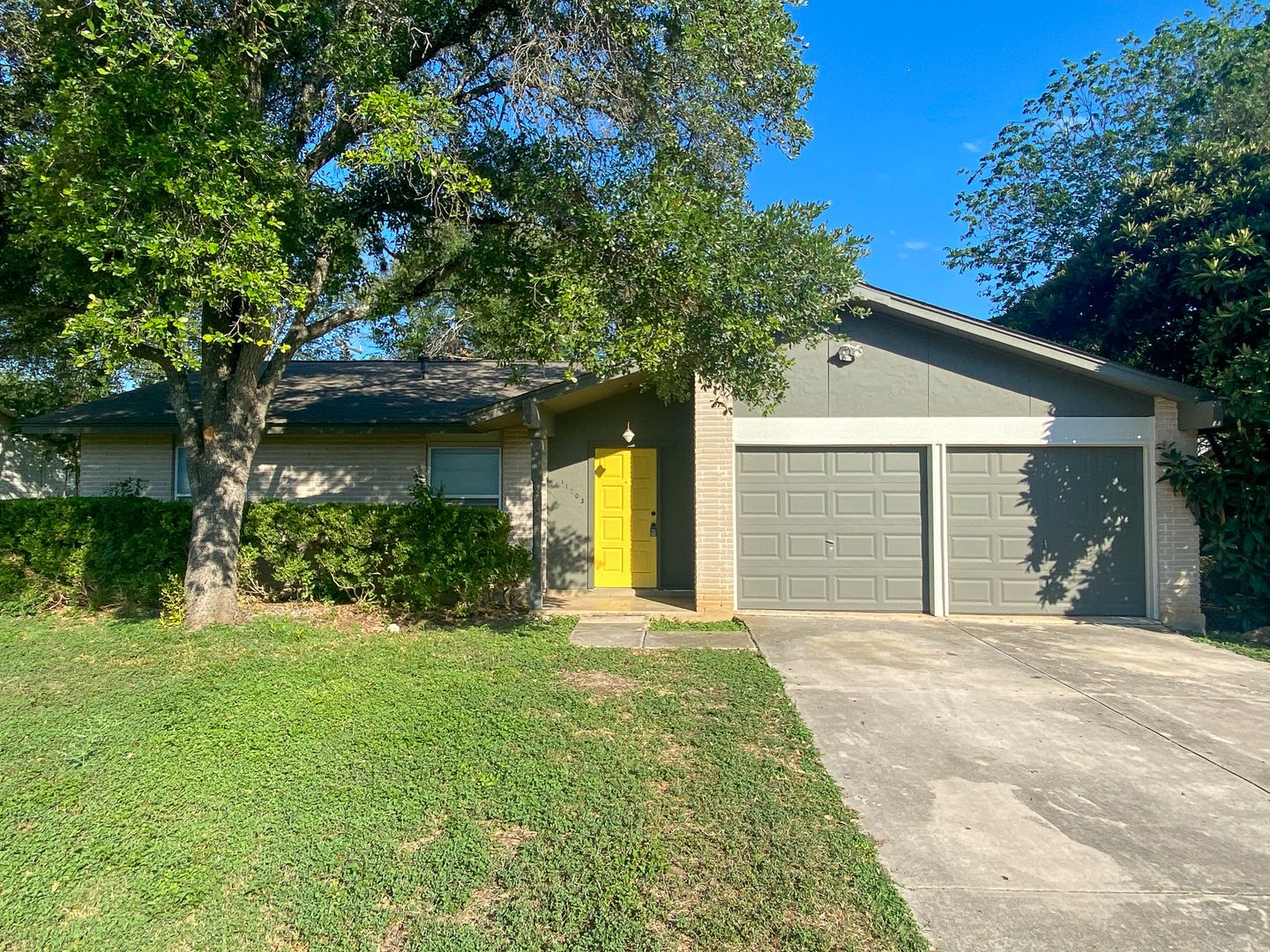 San Antonio House: 11703 SPRING MONT ST