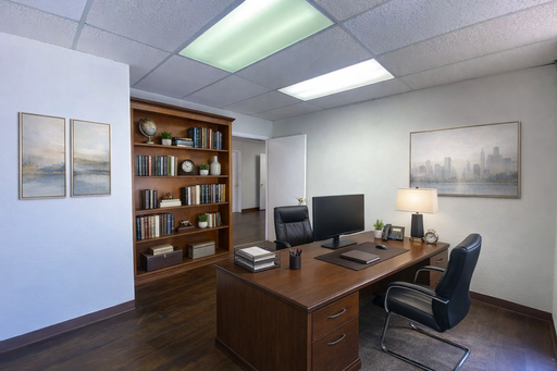Spacious office for lease with reception and two entrances! – photo 1