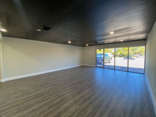Retail Space on Bandera!! Great open space for Insurance/ Cell phone etc – photo 1