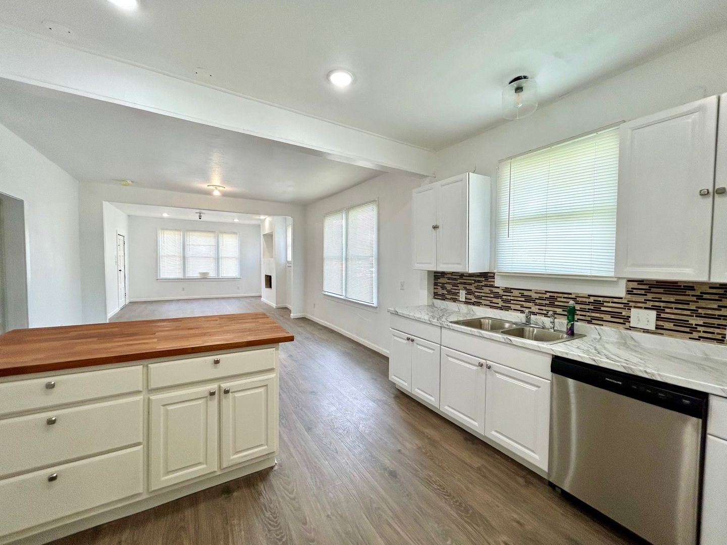 San Antonio House: 2623 W Houston St