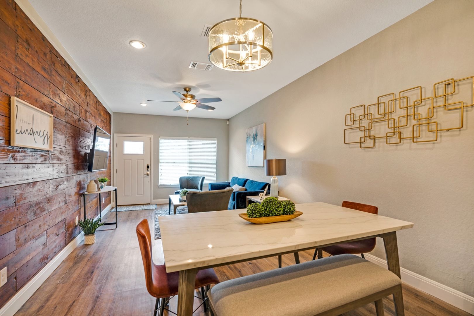 San Antonio House: 223 Rudolph