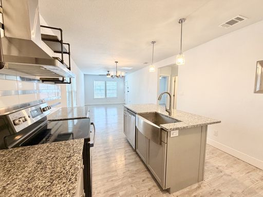 Renovated 2/2 Denver Heights Available for Move In June 29th! – photo 1