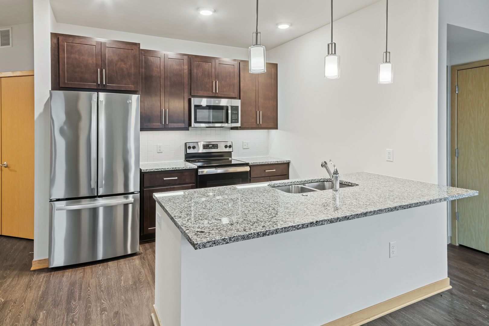Madison Apartment: 1121 South Park Street