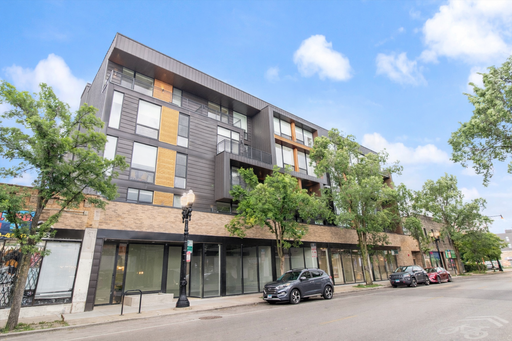 **BONUS: 3x4 Storage locker included OR 2 months free parking!! Heated garage parking available. Spacious 1BR in New Ravenswood/Uptown Building – photo 1