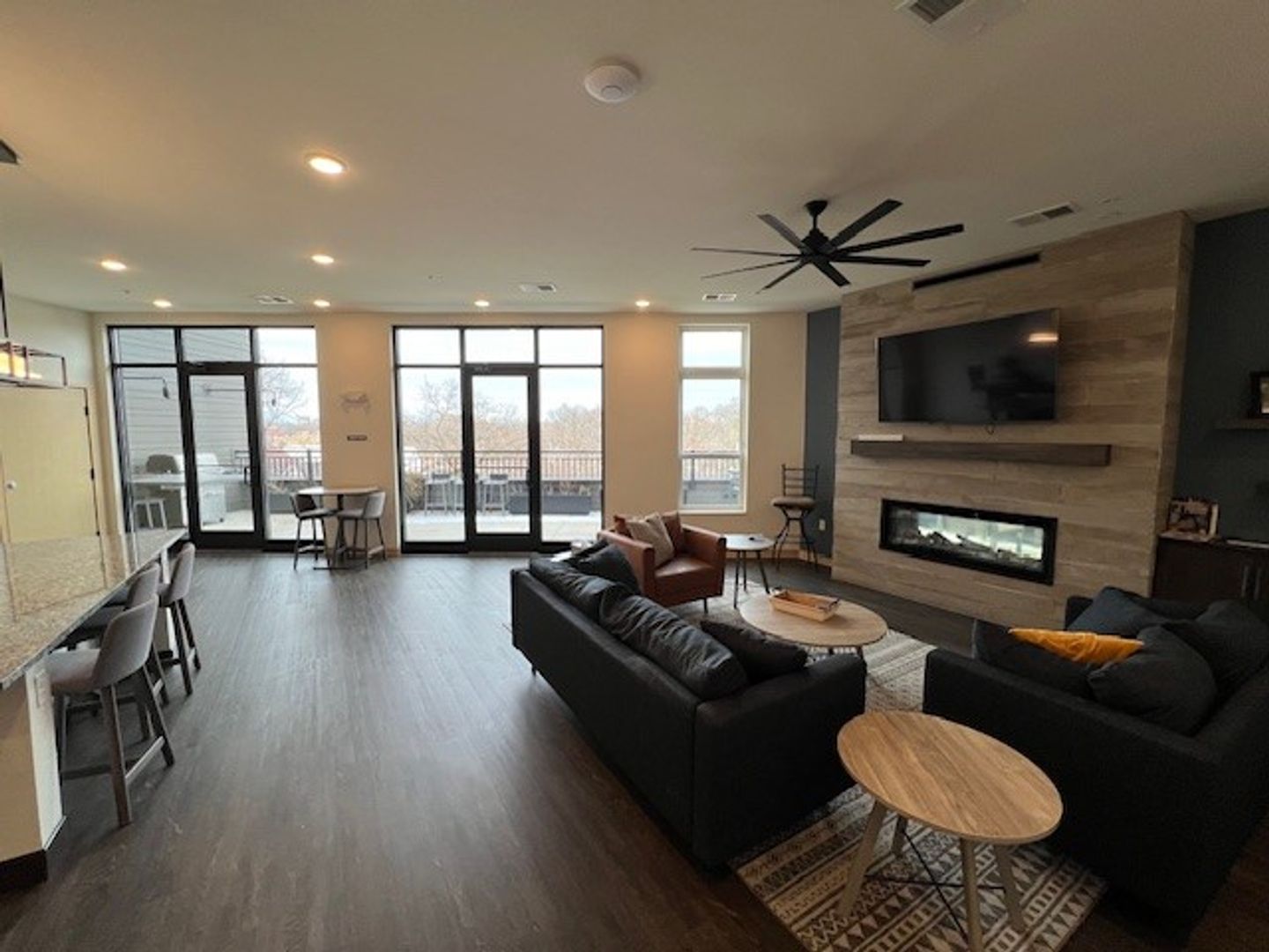 Madison Apartment: 1121 South Park Street