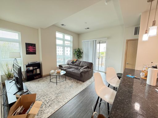 1 MONTH FREE - The Emerson - #304 - 1,029sf - 3rd floor - 2br/2ba - Corner apartment – photo 1