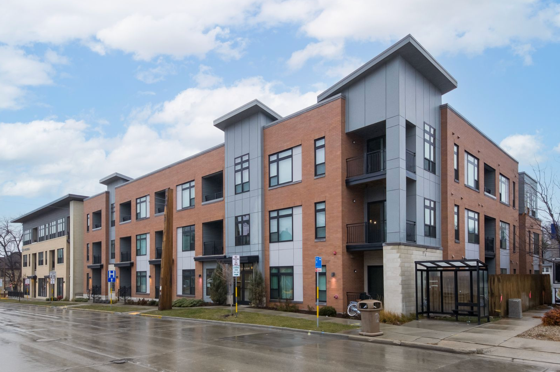1BR - Top Floor - Great Ameneties! – photo 1