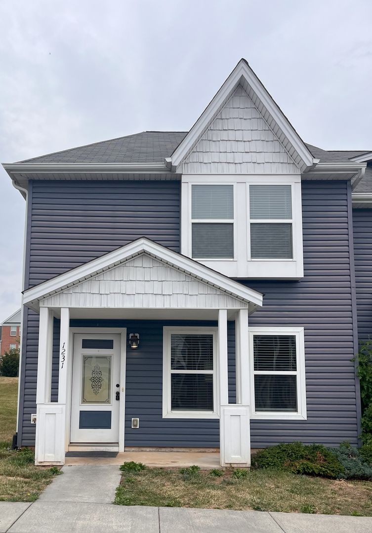 Harrisonburg House: 1231 Poets Court