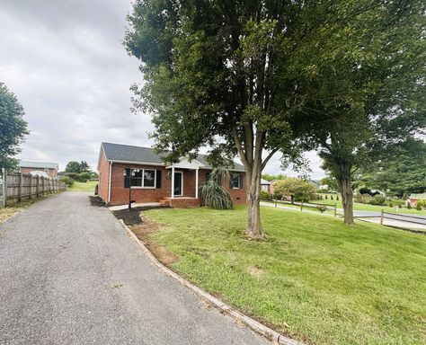 Detached ranch style home in Broadway, VA