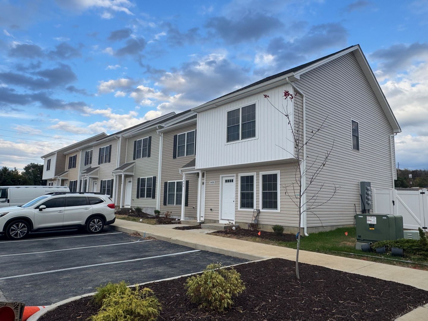 BRAND NEW HOME! 2 Suites with private baths