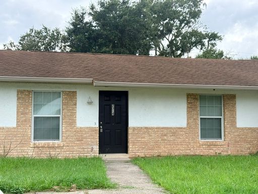 Clean & Cute 2/2 duplex in Edgewater, FL.
