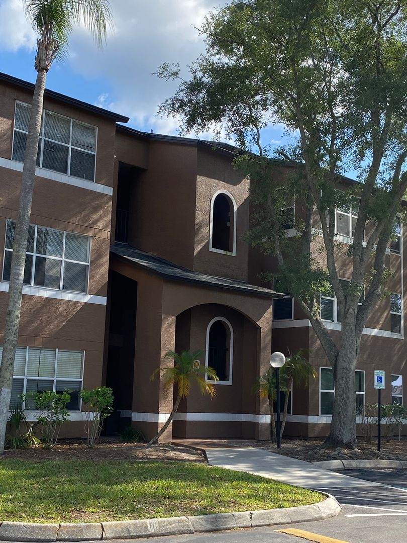 Orlando Condo: 4560 Commander Drive #1313