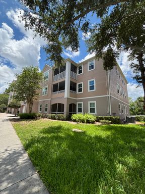 Nice 2/2 Aptamnet with 2 Parking in THE HAMPSTON FOR RENT!!!! – photo 1