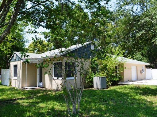 Cute Downtown 3/2 House with Attached 1/1 Apartment-close to everything – photo 1