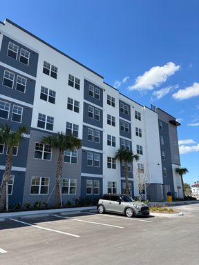 Beautiful and Brand New 1/1 +DEN Apartment in MILLENIA PARK – photo 1