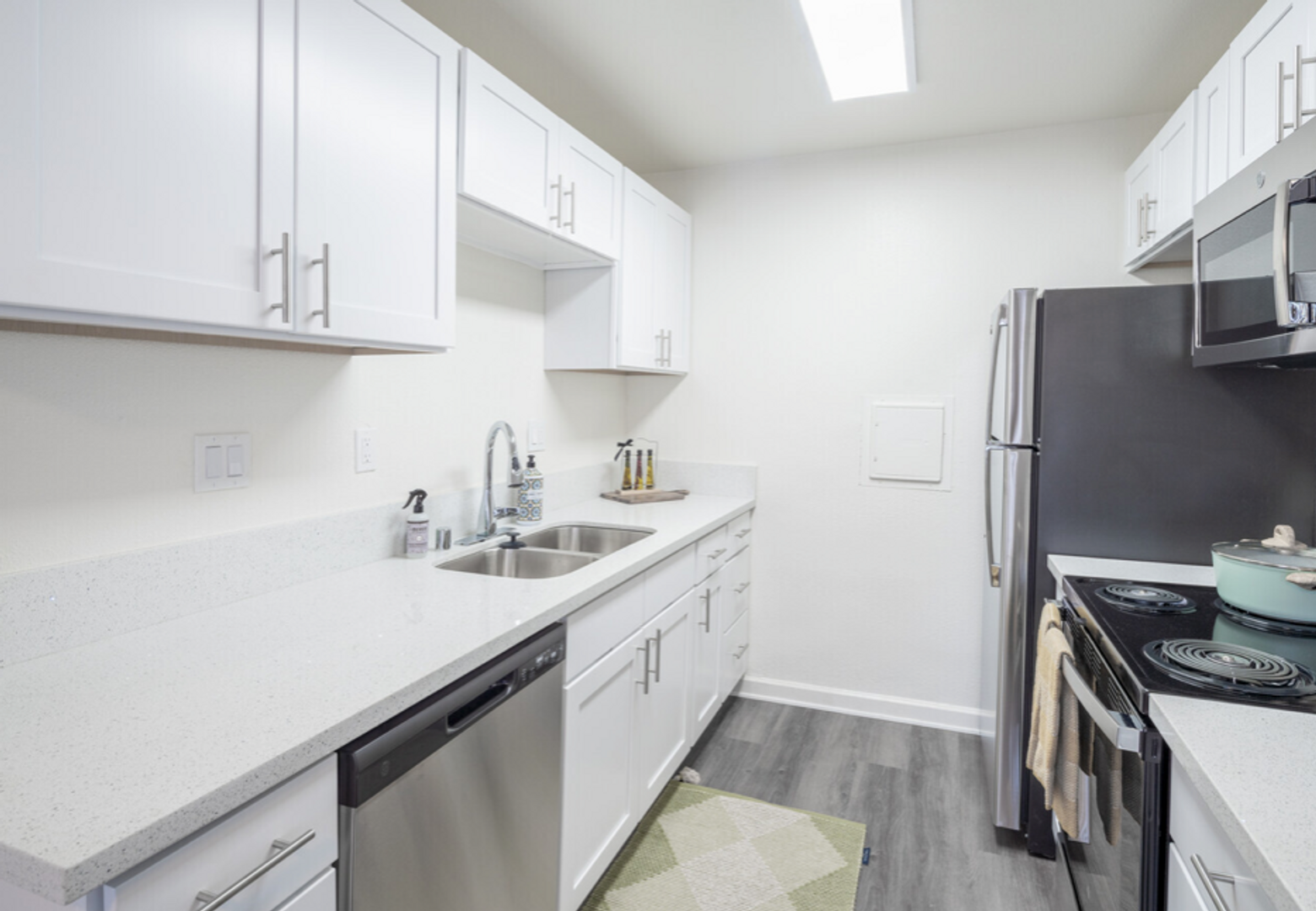 Artesia Apartment: 11562 186th Street