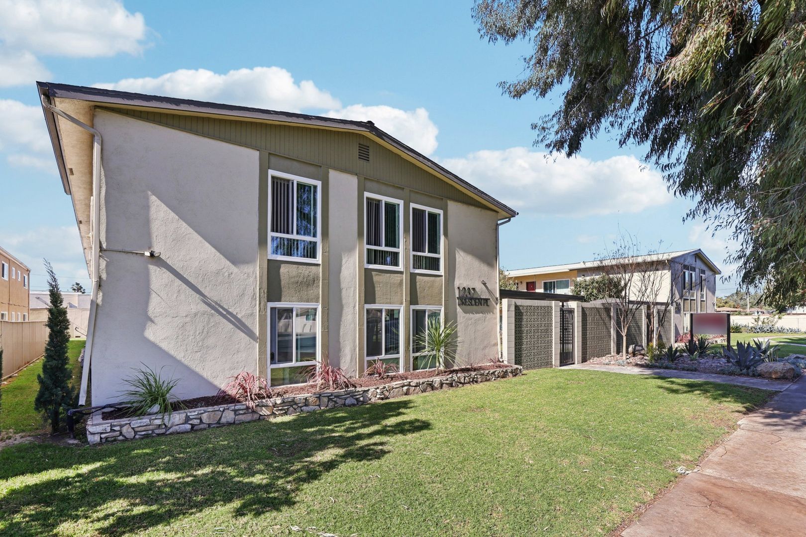 Anaheim Apartment: 1237 & 1243 North Dresden Place