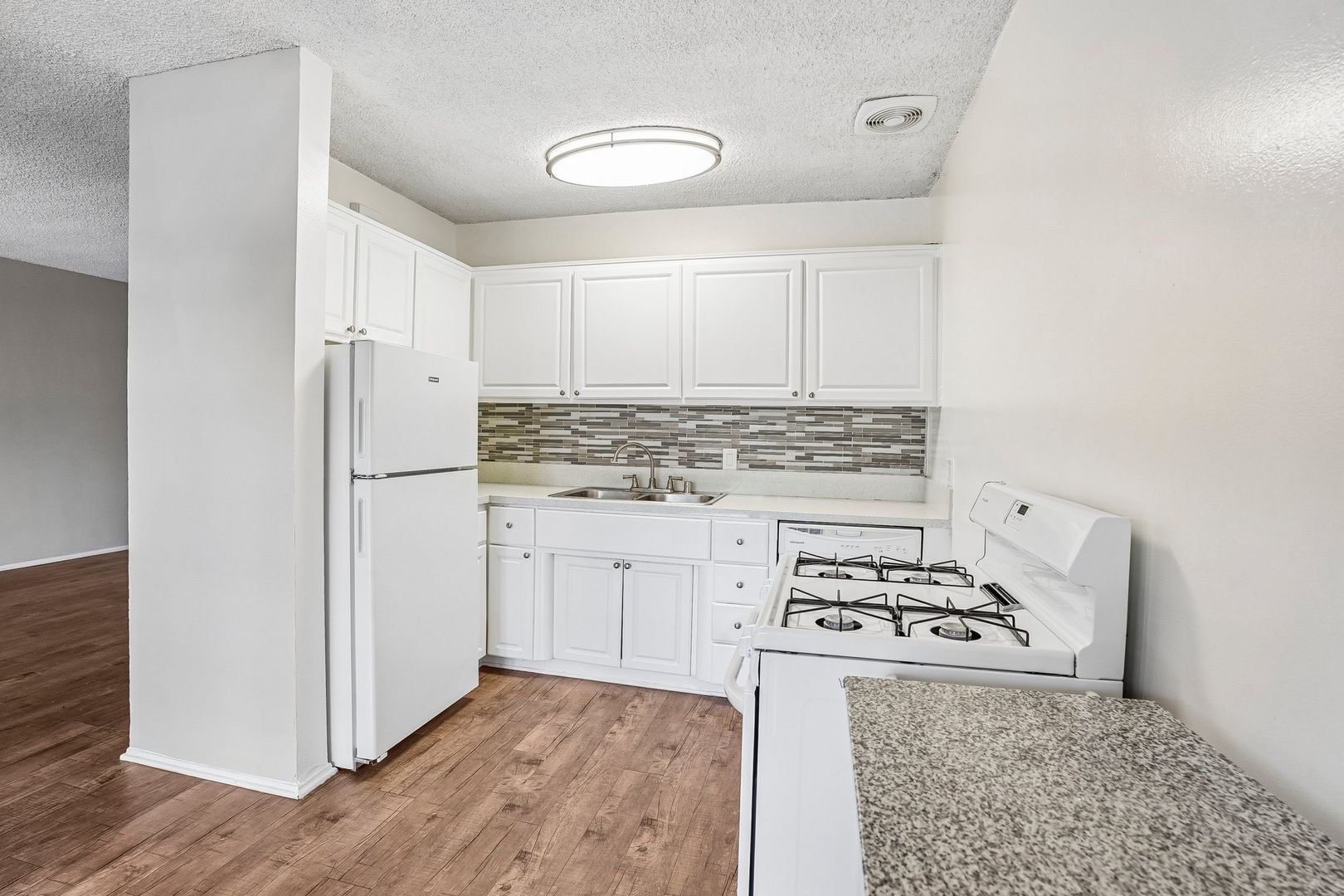 Pasadena Apartment: 410 Raymondale Drive
