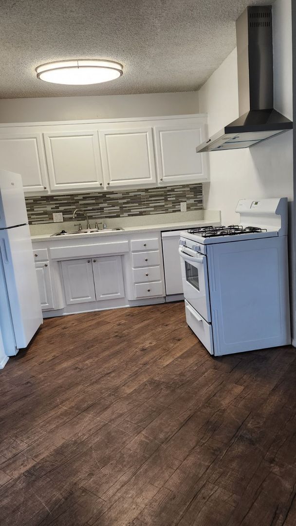 Pasadena Apartment: 410 Raymondale Drive