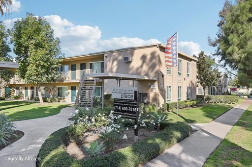 Preferred Pricing Now Available! Spacious DOWNSTAIRS 1 bedroom 1 bath with walk in closets and appliances! $1,000 Off Second Month's Rent OAC!! – photo 1