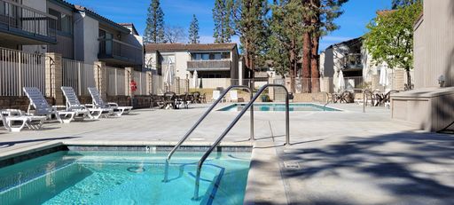 Beautifully Renovated Spacious 2+2 Floorplan! – photo 1