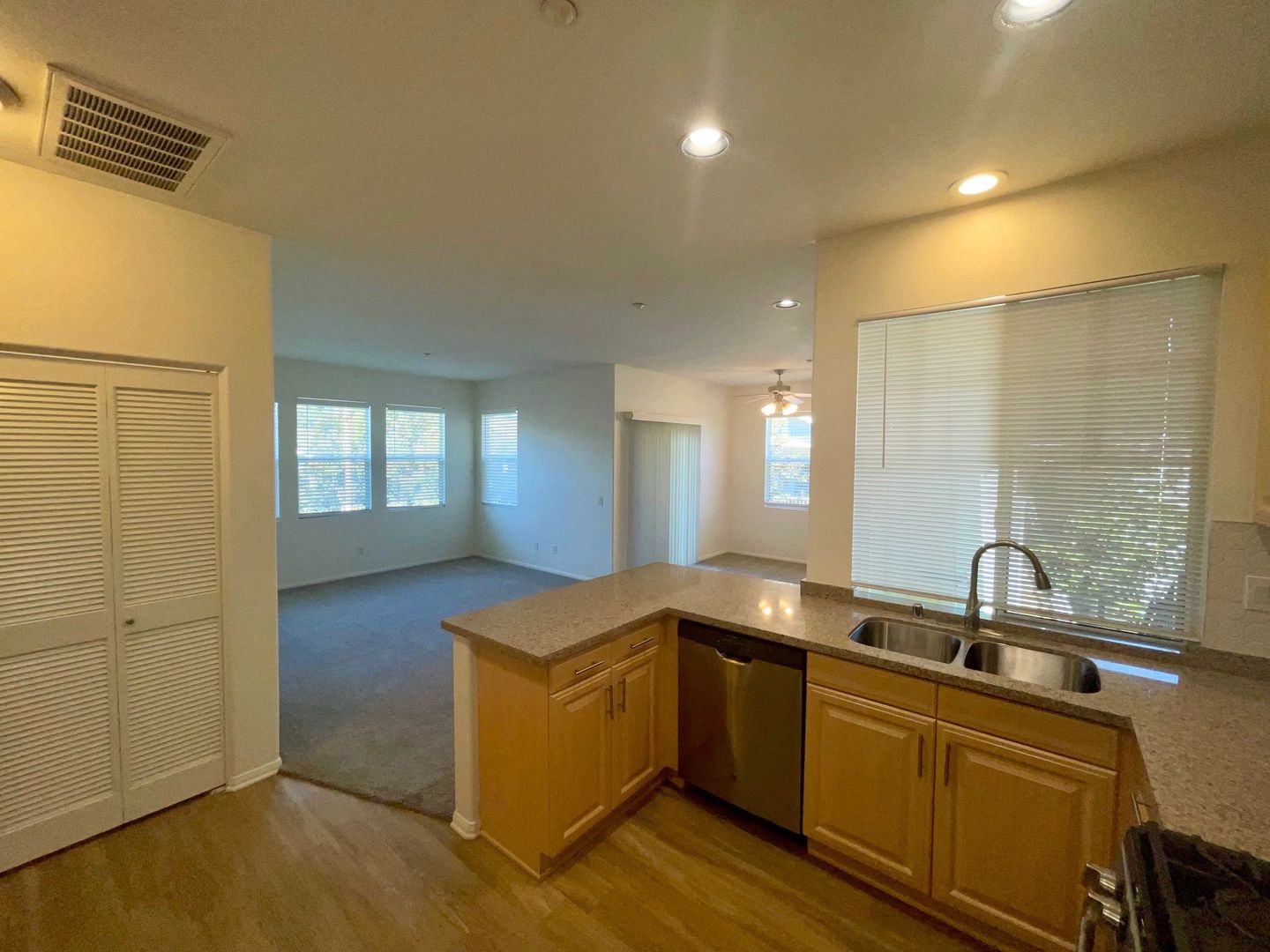 Ventura Apartment: 930 Pacific Strand Place