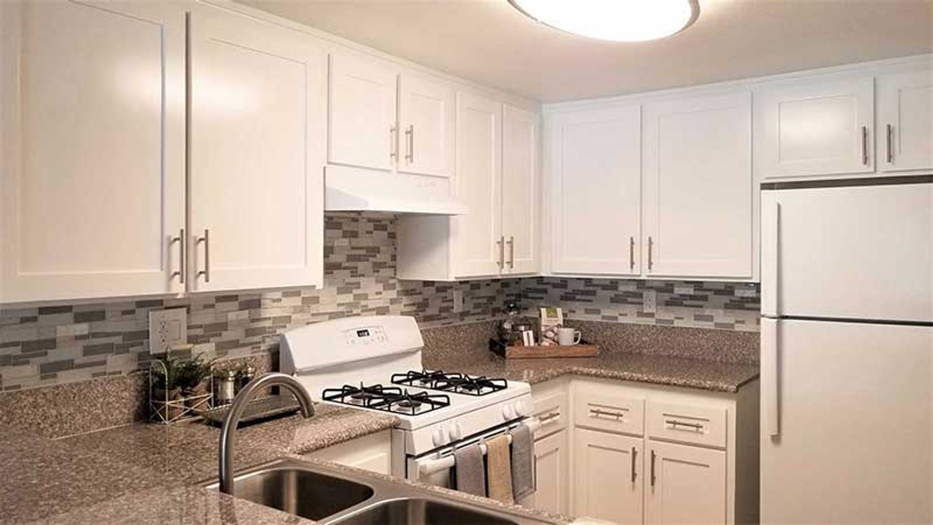 Pico Rivera Apartment: 4928 Durfee Ave