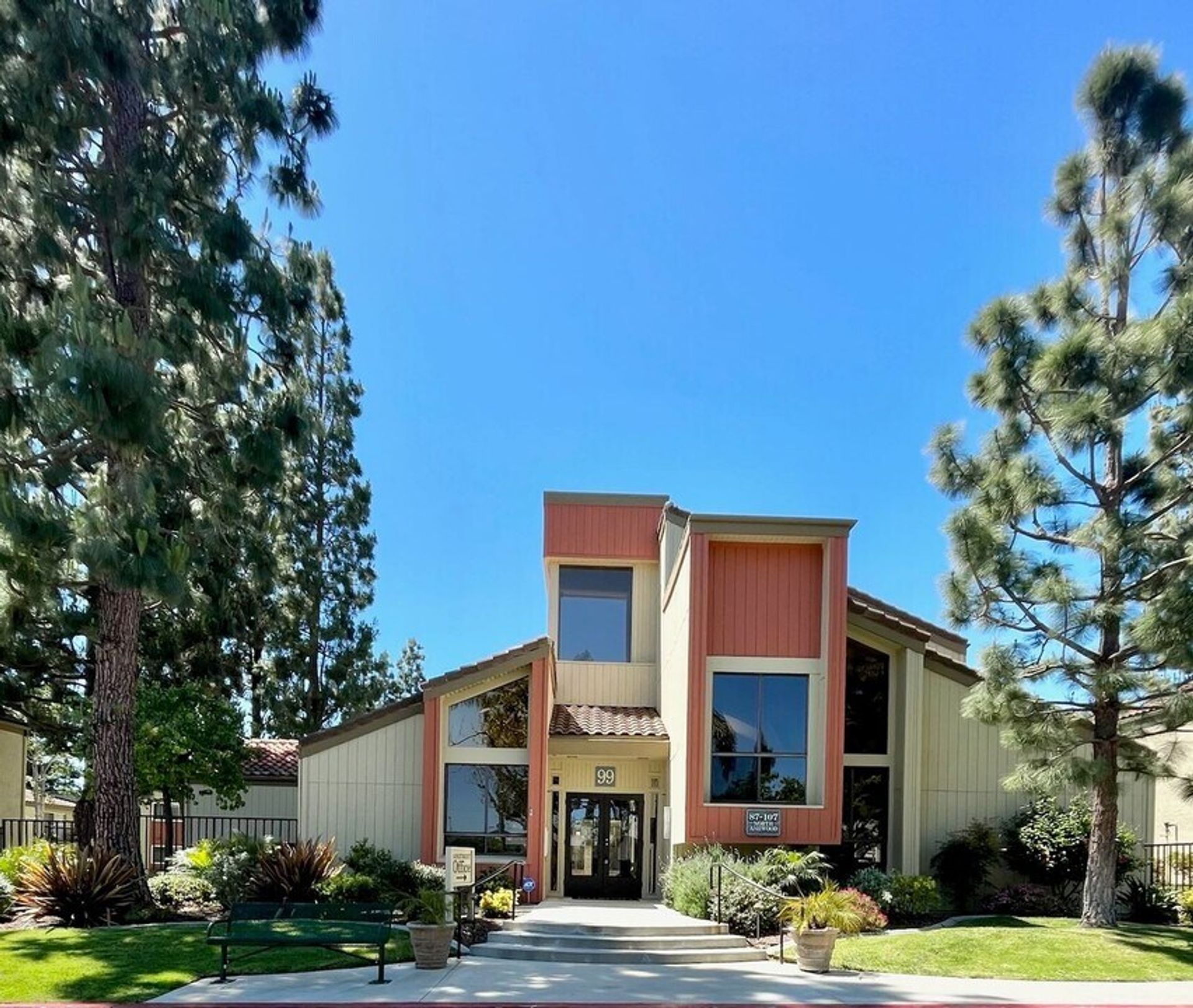 Ventura Apartment: 99 N Ashwood Ave