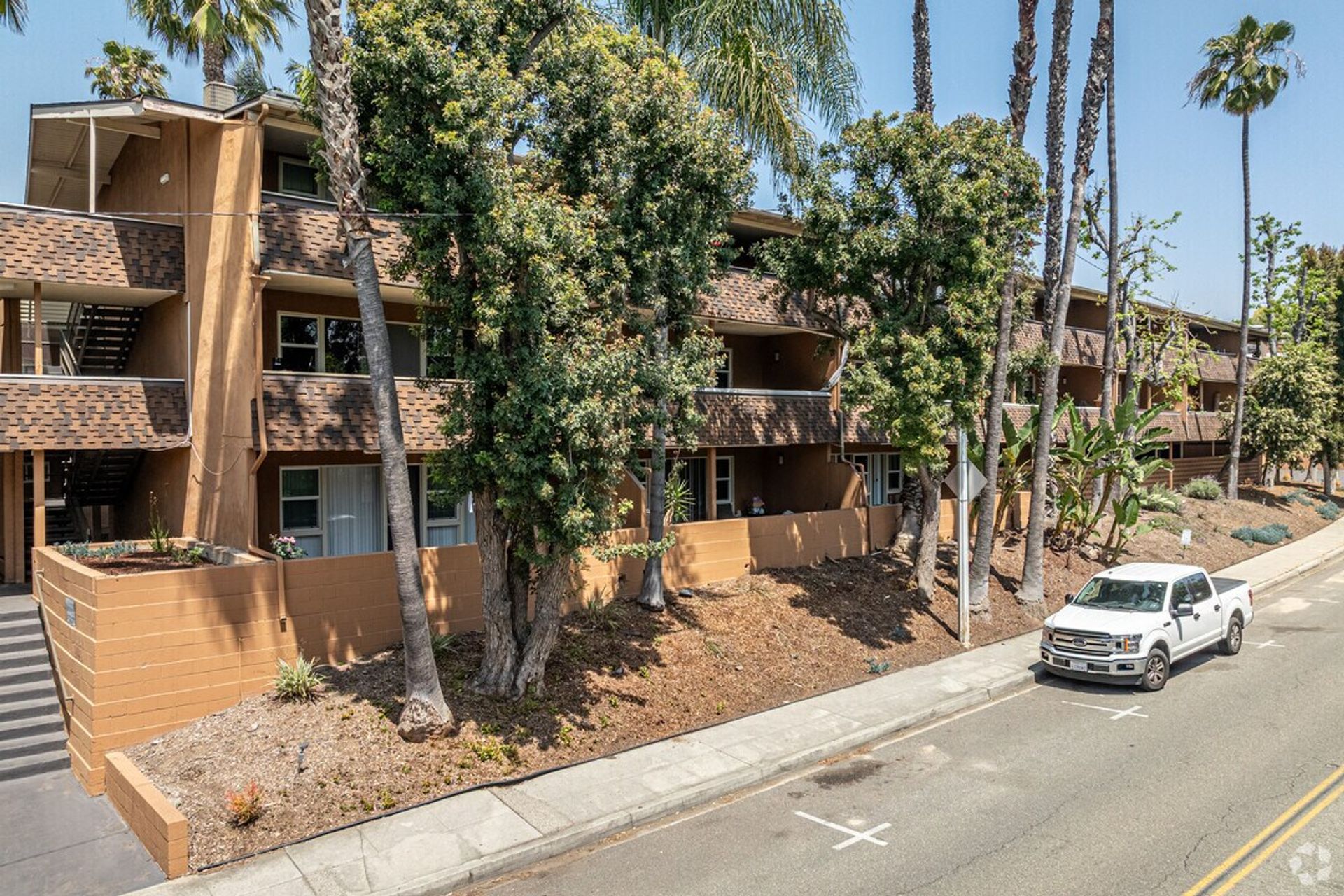Pasadena Apartment: 410 Raymondale Drive