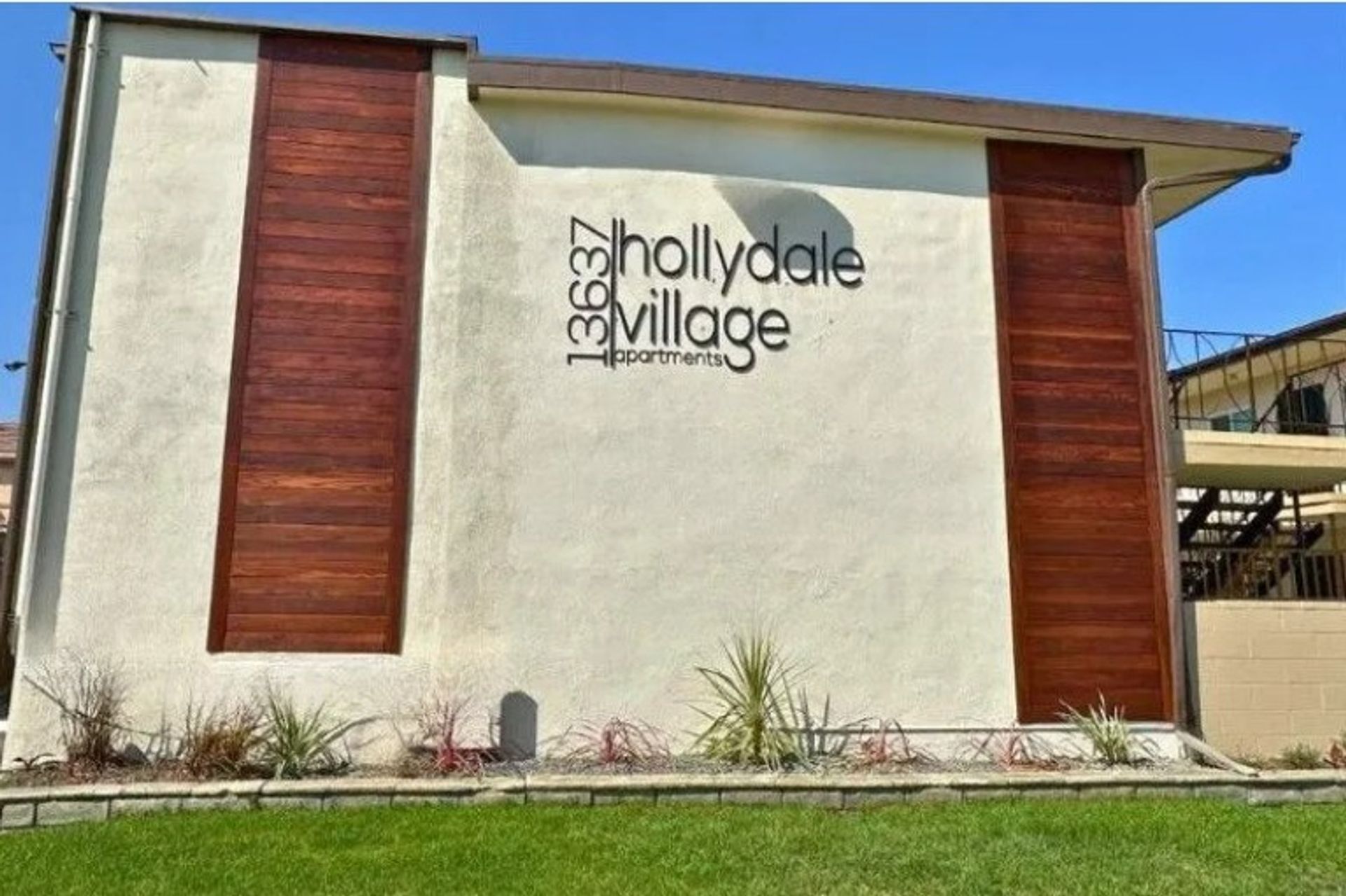 South Gate Apartment: 13637 Ruther Ave