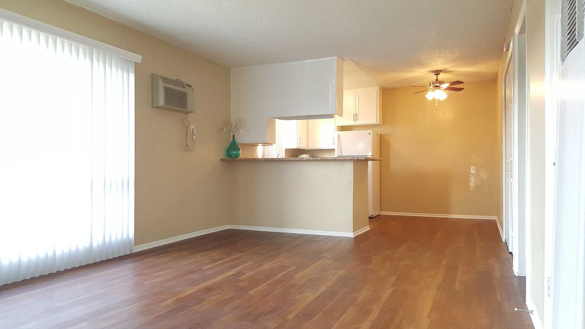 Downey Apartment: 8115 Imperial Highway