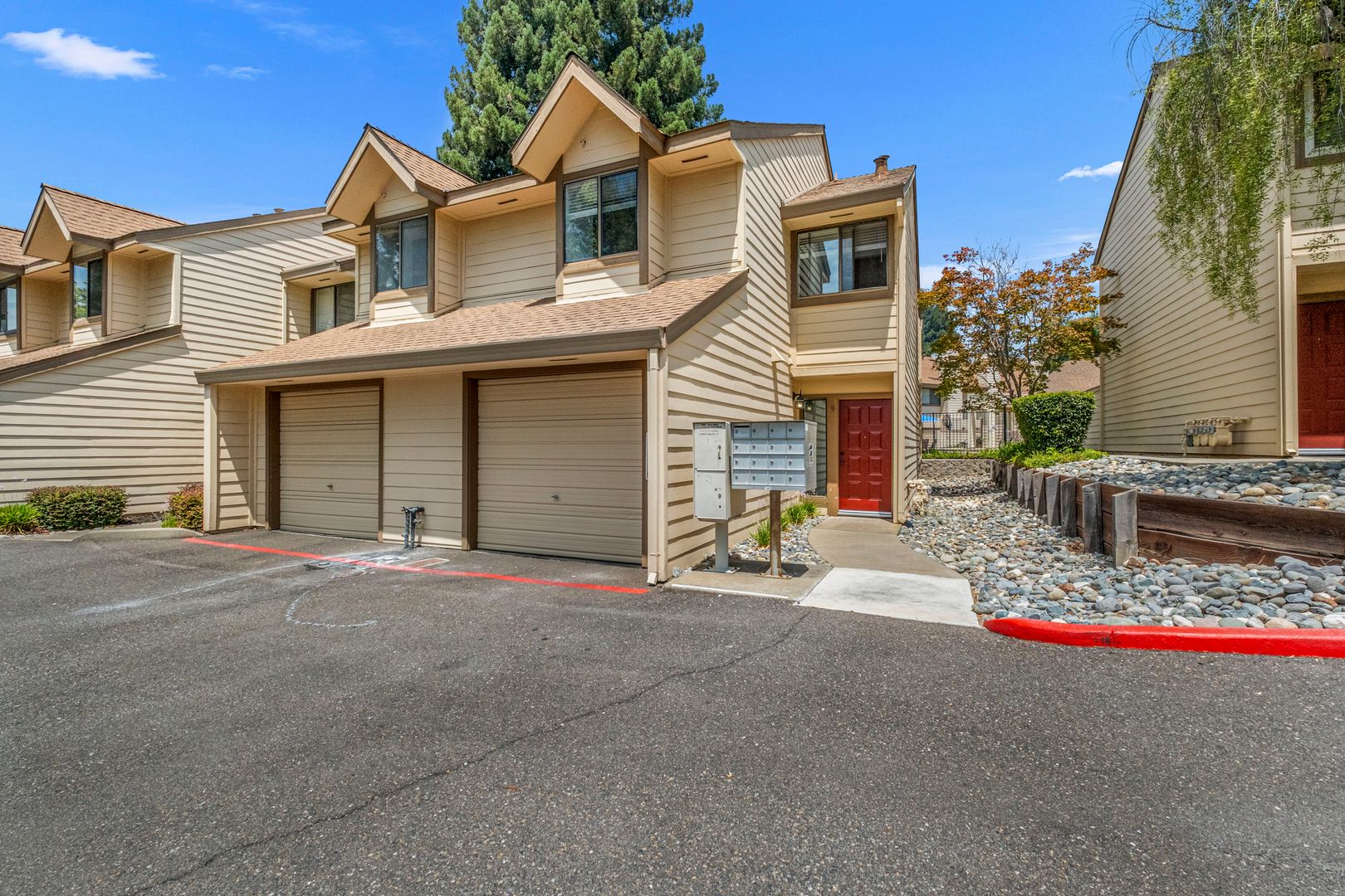Orangevale Townhome: 5607 Walnut Avenue #9
