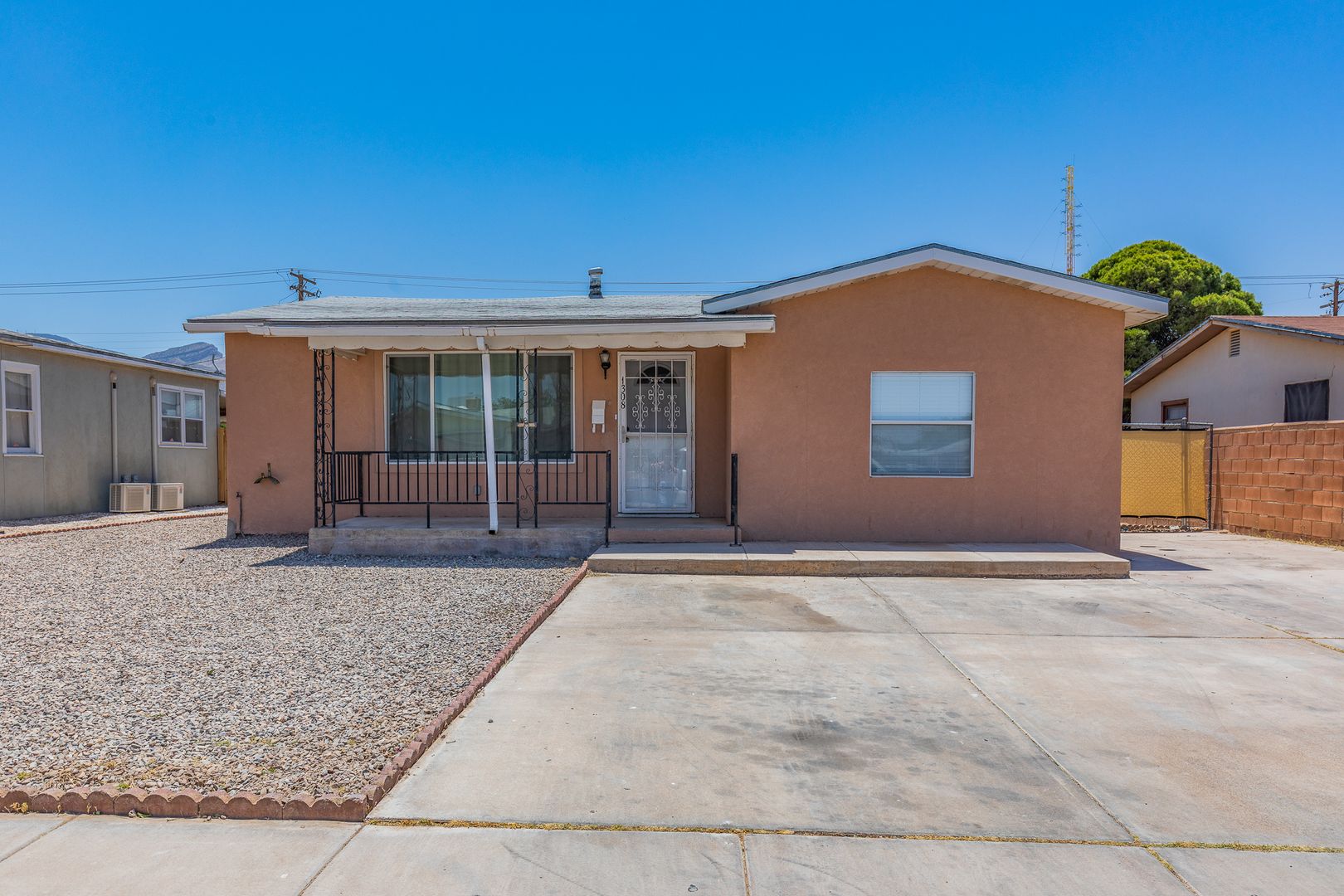 Cozy 3 Bed 2 Bath Home - Pets on Owner Approval!