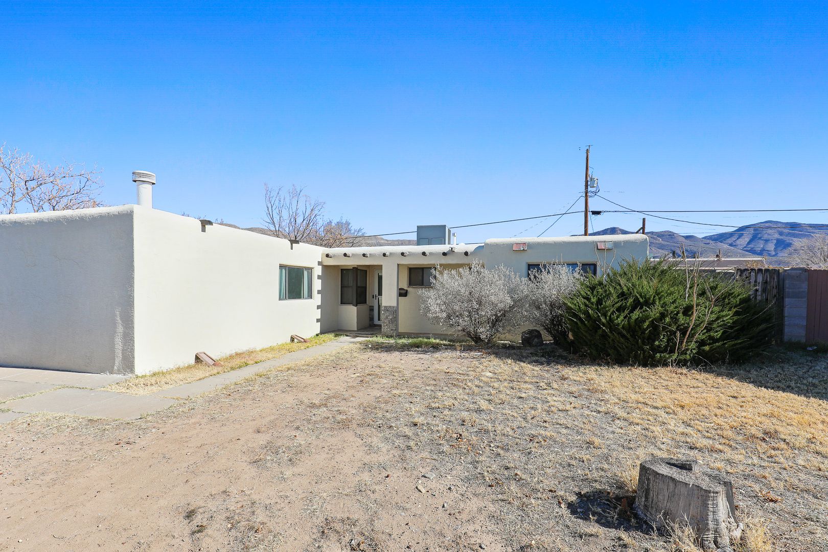 Alamogordo House: 1706 College Ave