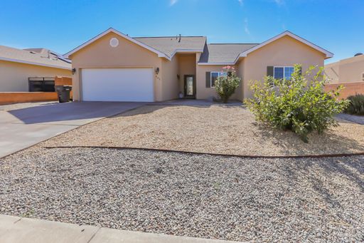 Pet Friendly 4 Bed 2 Bath Home! – photo 1