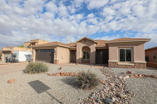 Beautiful 4 Bed 2 Bath - Dogs Allowed! – photo 1