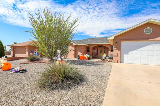 4 Bed 2.5 Bath Rental at 3813 Driftwood, Alamogordo, NM – photo 1