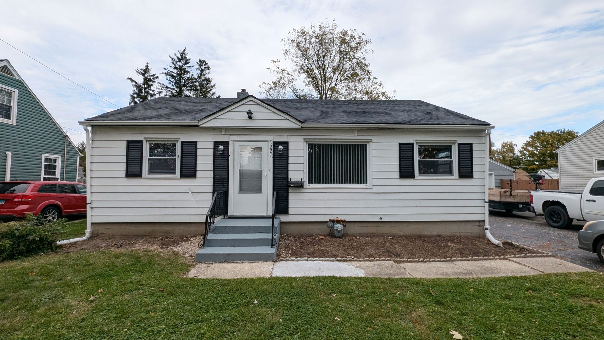 3 bd 1.5 ba ranch home with screened back porch Joliet