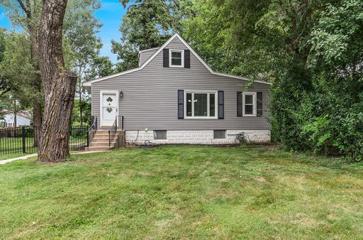 Spacious 3 bd 1 ba home Westmont