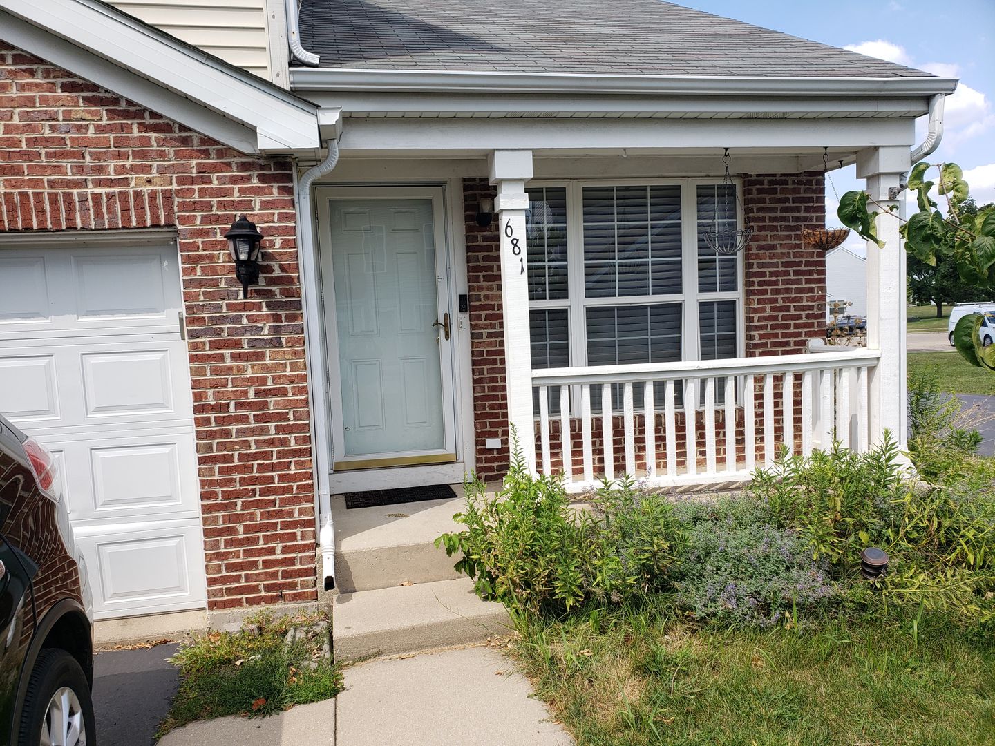 Joliet House: 681 Springwood Dr